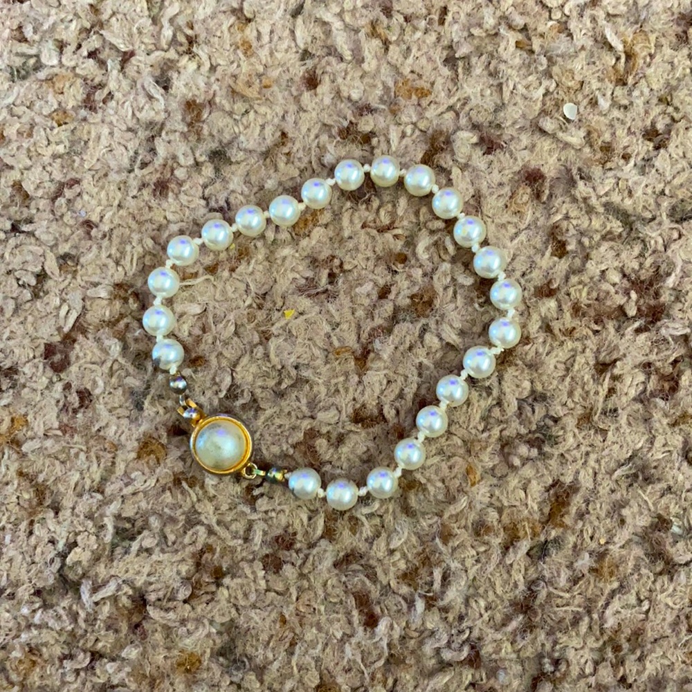 Pearl bracelet